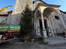 Fervono i preparativi per l'albero di Natale in piazza Beltrami FOTO