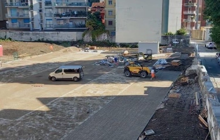 Intra, 52 nuovi posti auto in via Simonetta Intra, 52 nuovi posti auto in via Simonetta