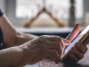 Smartphone senza segreti: corsi gratuiti per over 65 a Verbania e Baveno Smartphone senza segreti: corsi gratuiti per over 65 a Verbania e Baveno