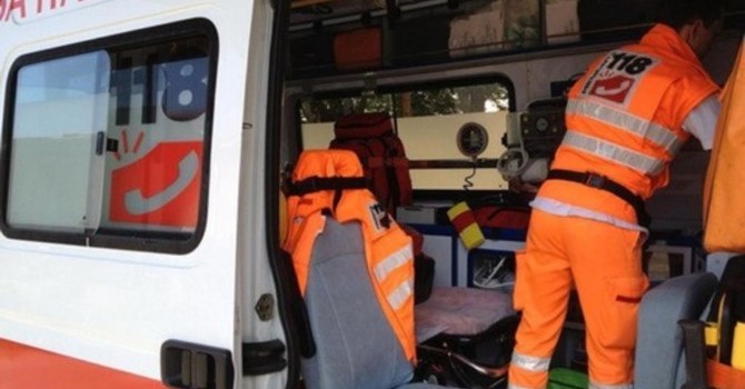 Schianto tra due auto a Fondotoce