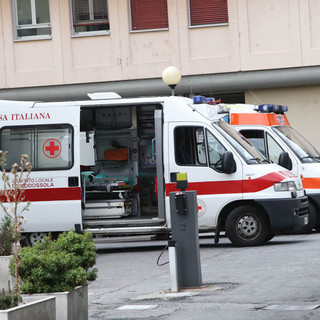 Tragedia sul lavoro a Baveno, 48enne muore schiacciato tra un camion e un muro
