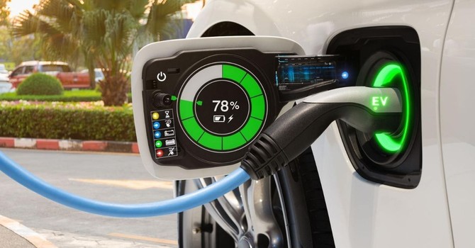 Ricarica l’auto in Ztl e riceve due multe