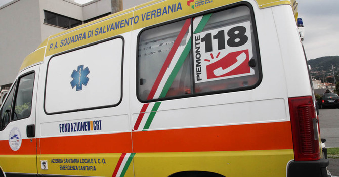 Albero si abbatte su una roulotte in un campeggio di Fondotoce: ferite una donna e la figlia di un anno Albero si abbatte su una roulotte in un campeggio di Fondotoce: ferite una donna e la figlia di un anno