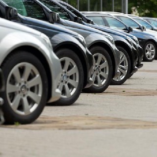 Mercato auto ad agosto, piccolo balzo in avanti in Piemonte, non nel Vco