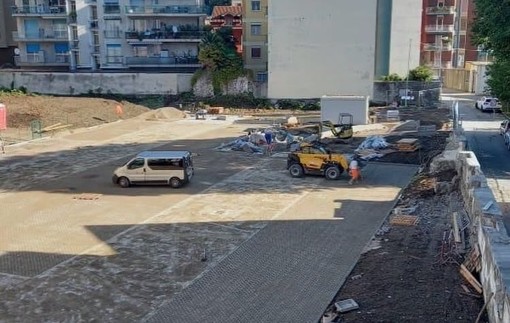 Intra, 52 nuovi posti auto in via Simonetta Intra, 52 nuovi posti auto in via Simonetta