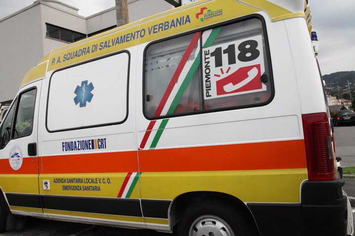 Verbania, cede una grata in via Filzi: donna precipita per quattro metri
