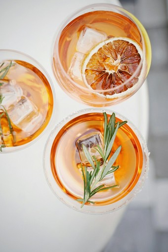 Non solo Aperol: 7 Spritz alternativi da provare almeno una volta Non solo Aperol: 7 Spritz alternativi da provare almeno una volta