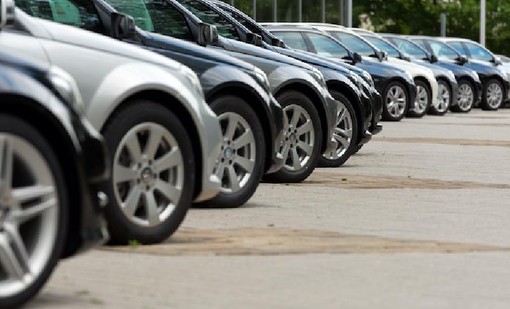 Mercato auto ad agosto, piccolo balzo in avanti in Piemonte, non nel Vco