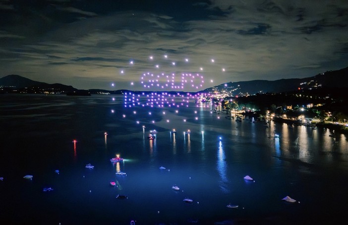 "Baveno e Feriolo d'Incanto" entra nel vivo: luci, droni e fontane sul Lago Maggiore "Baveno e Feriolo d'Incanto" entra nel vivo: luci, droni e fontane sul Lago Maggiore