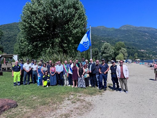 Issata la bandiera blu a Cannobio FOTO