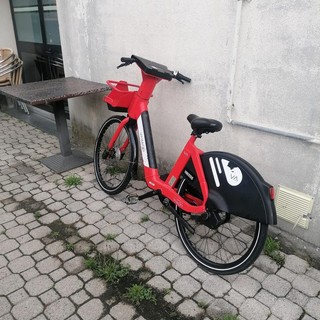 Omegna, successo per il bike sharing con Vaimoo, ma crescono i rischi tra i giovani