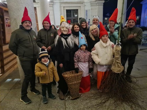Dall'Alpe Mastrolino al centro città, la Befana arriva a Omegna