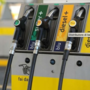 Corsa al pieno dopo il taglio dei prezzi, a Crusinallo il distributore resta senza carburante Corsa al pieno dopo il taglio dei prezzi, a Crusinallo il distributore resta senza carburante