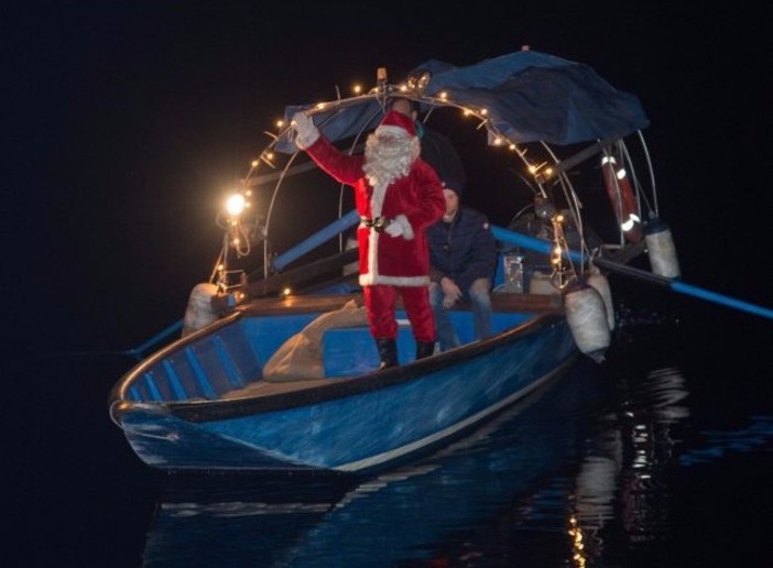 A Baveno Babbo Natale arriva dal lago