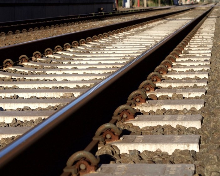 Uomo muore travolto dal treno alla stazione di Legnano: taffico ferroviario in tilt