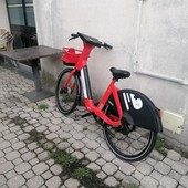 Omegna, successo per il bike sharing con Vaimoo, ma crescono i rischi tra i giovani