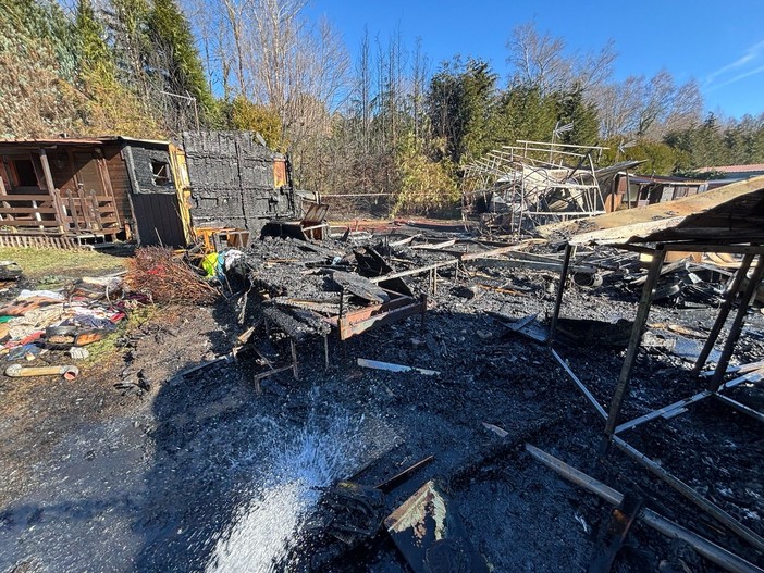 Incendio al campeggio &quot;7 camini&quot; di Gignese, danni ingenti a roulotte e bungalow