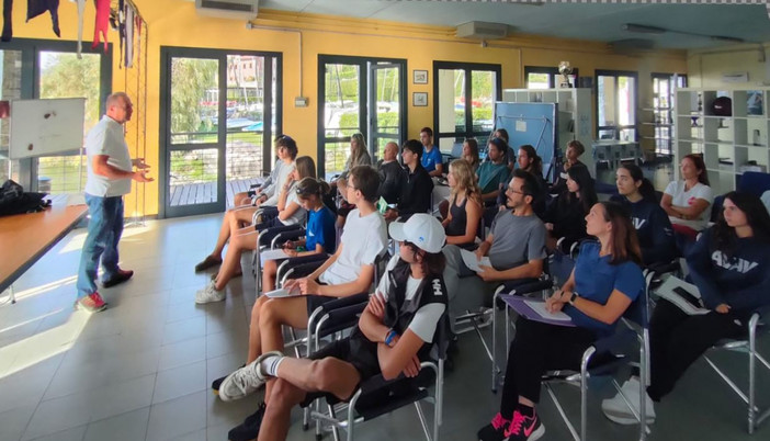 Intra, al Circolo Velico Canottieri tre giorni di formazione tecnica per aspiranti istruttori Intra, al Circolo Velico Canottieri tre giorni di formazione tecnica per aspiranti istruttori
