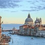 Venezia e la sfida del turismo sostenibile: come cambia l’accesso delle grandi navi alla Laguna