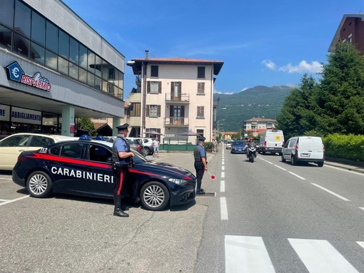 Dopo una lite minaccia un amico con un machete: denunciato un 40enne verbanese