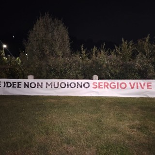 CasaPound, striscione sul lungolago per Ramelli: “Le idee non muoiono, Sergio vive” CasaPound, striscione sul lungolago per Ramelli: “Le idee non muoiono, Sergio vive”