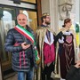 Le chiavi della città ai Reali Nigoglia: si apre il Carnevale di Omegna