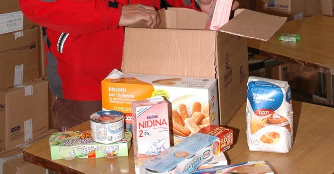 Colletta Alimentare, il Vco si mobilita: 49 punti vendita e 400 volontari in campo Colletta Alimentare, il Vco si mobilita: 49 punti vendita e 400 volontari in campo