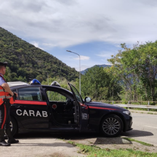 Verbania, 42enne denunciato per spaccio: trovati cocaina, hashish e materiale per il confezionamento