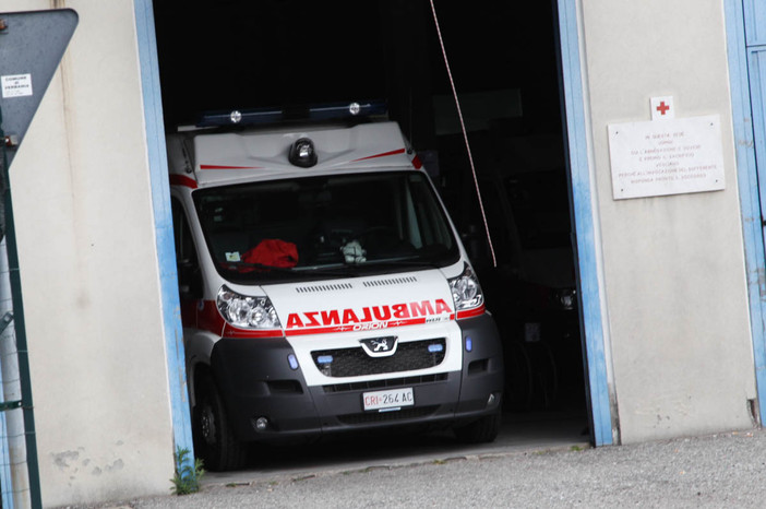 Incidente a Zoverallo: scontro tra due auto alla rotonda di corso Italia