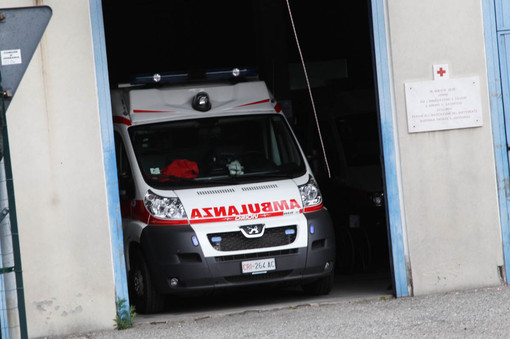 Incidente a Zoverallo: scontro tra due auto alla rotonda di corso Italia