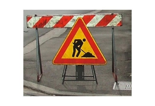 Verbania, lavori alla rete fognaria: chiusa al traffico via De Bonis Verbania, lavori alla rete fognaria: chiusa al traffico via De Bonis