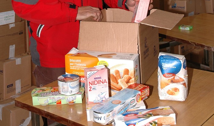 Colletta Alimentare, il Vco si mobilita: 49 punti vendita e 400 volontari in campo Colletta Alimentare, il Vco si mobilita: 49 punti vendita e 400 volontari in campo