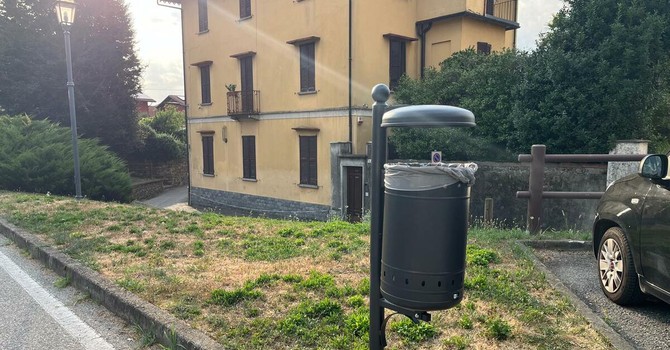Tolti in città i cestini per la raccolta degli escrementi dei cani Tolti in città i cestini per la raccolta degli escrementi dei cani