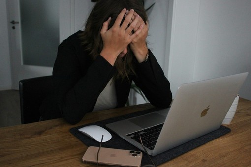 Emergenza cyberbullismo e violenza digitale: un adolescente su tre ne è vittima