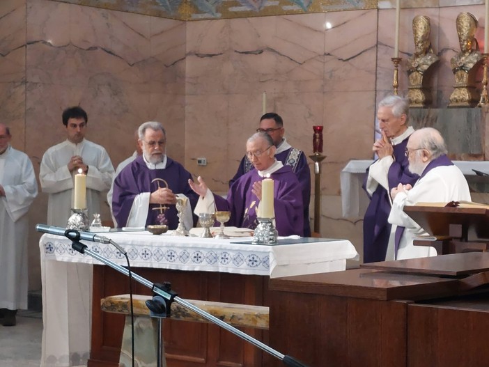 Don Enrico Zeroli ha festeggiato i 65 anni di sacerdozio