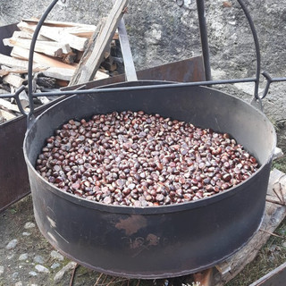 Festa della Quartascia: tradizione, polenta e castagnata a Oltrefiume