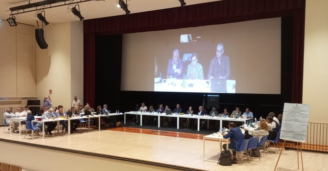 Via libera alla variazione di bilancio, ma le opposizioni attaccano