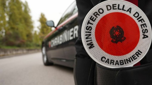 Ubriaco alla guida, tenta di fuggire e aggredisce i carabinieri: arrestato 31enne di Verbania