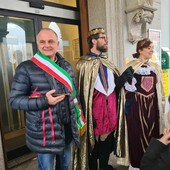 Le chiavi della città ai Reali Nigoglia: si apre il Carnevale di Omegna