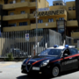 Verbania, minaccia il vicino di casa con una mazza da baseball dopo una lite: denunciato un 55enne