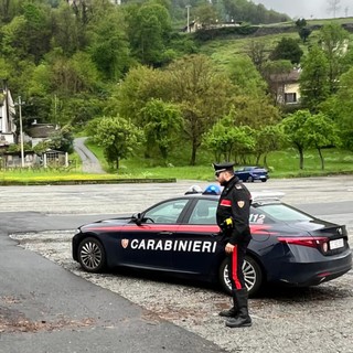 Omegna, aggredisce l’ex compagna violando il divieto di avvicinamento: arrestato 53enne