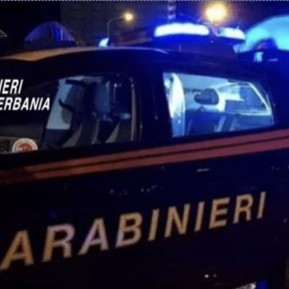 Fuori da un locale con un coltello: denunciato per porto ingiustificato di armi