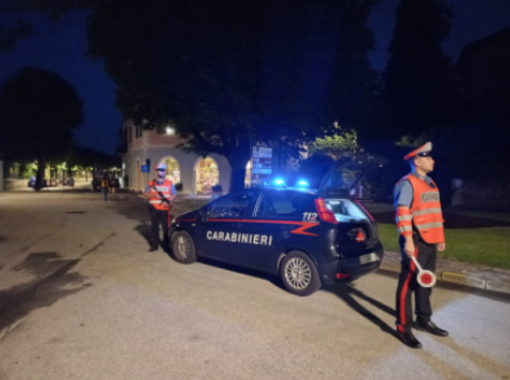 Cannobio, si rifiuta di lasciare un locale e dà in escandescenza: denunciato un 40enne