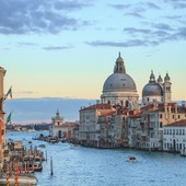 Venezia e la sfida del turismo sostenibile: come cambia l’accesso delle grandi navi alla Laguna Venezia e la sfida del turismo sostenibile: come cambia l’accesso delle grandi navi alla Laguna