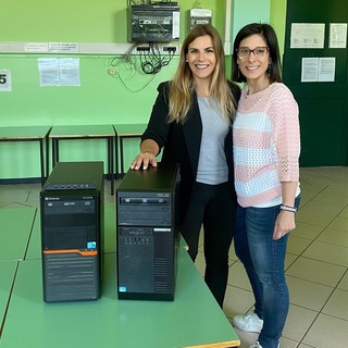 L'assessore all'istruzione Liala Sartori con la referente di plesso Rosarita Zisa