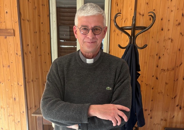 Cesara, don Stefano Gallina risponde agli attacchi social ai migranti: &quot;Un buon cristiano si giudica da come aiuta i deboli&quot;