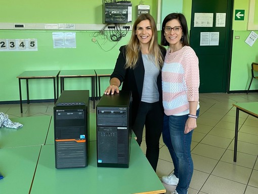 L'assessore all'istruzione Liala Sartori con la referente di plesso Rosarita Zisa