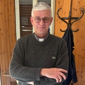 Cesara, don Stefano Gallina risponde agli attacchi social ai migranti: "Un buon cristiano si giudica da come aiuta i deboli" Cesara, don Stefano Gallina risponde agli attacchi social ai migranti: "Un buon cristiano si giudica da come aiuta i deboli"