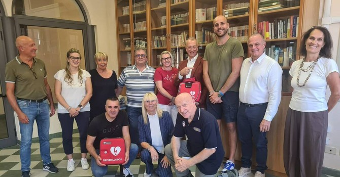 Un nuovo defibrillatore per la casa di riposo Massimo Lagostina