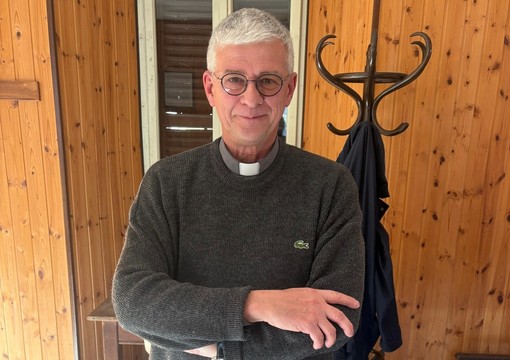 Cesara, don Stefano Gallina risponde agli attacchi social ai migranti: "Un buon cristiano si giudica da come aiuta i deboli" Cesara, don Stefano Gallina risponde agli attacchi social ai migranti: "Un buon cristiano si giudica da come aiuta i deboli"